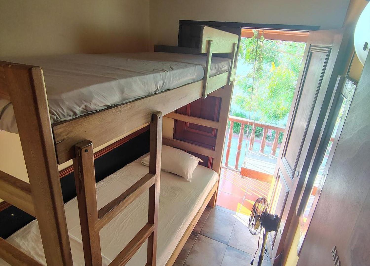 Economica Privada Individual Con Balcon Pensión *