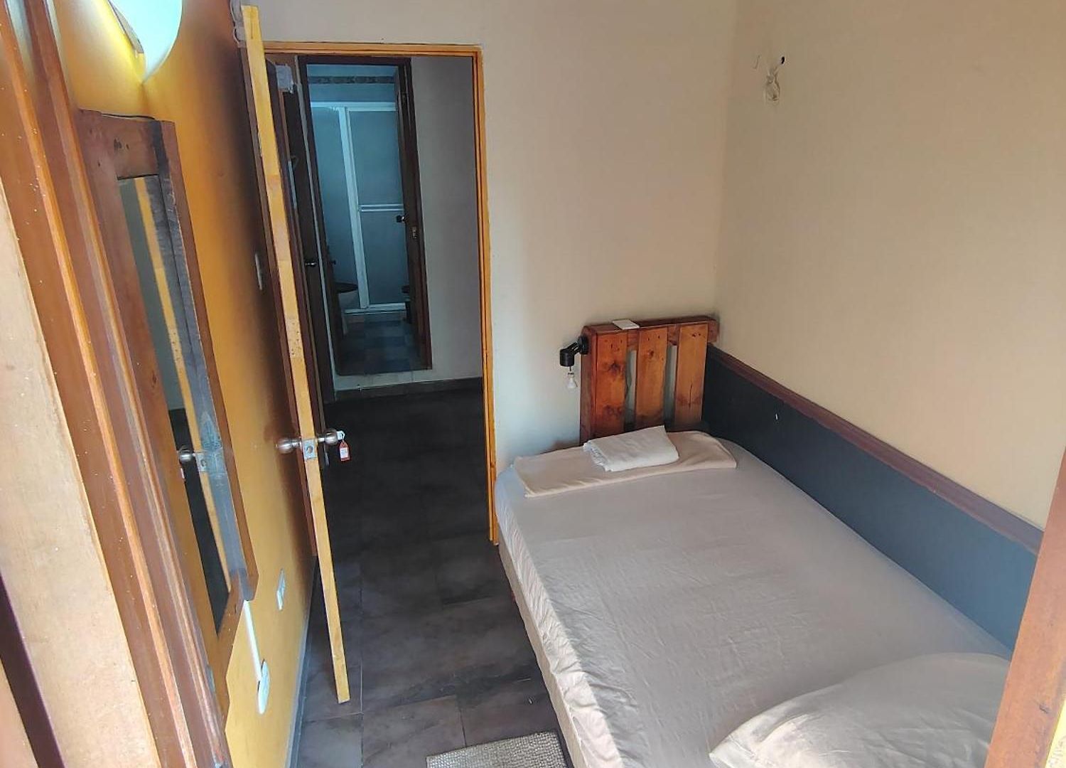 Pensión Economica Privada Individual Con Balcon *