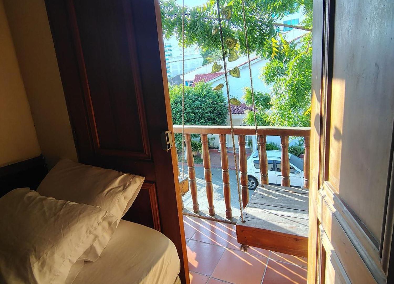 Economica Privada Individual Con Balcon Pensión